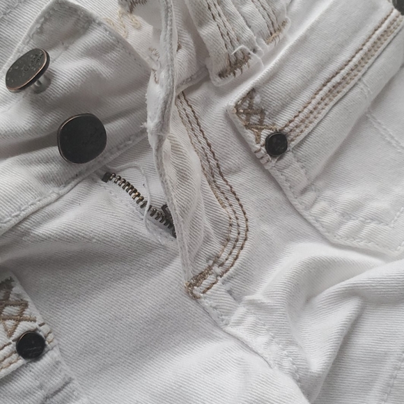 Shorts - Picture 2 of 4